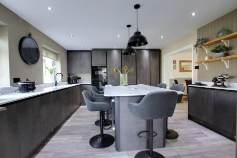 KITCHEN/BREAKFAST ROOM