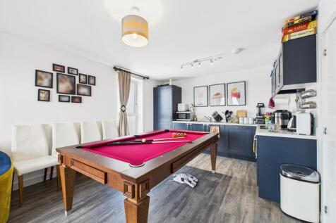 Lounge &amp; Kitchen