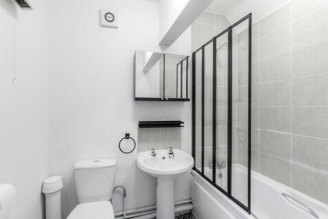 Alma Street bathroom