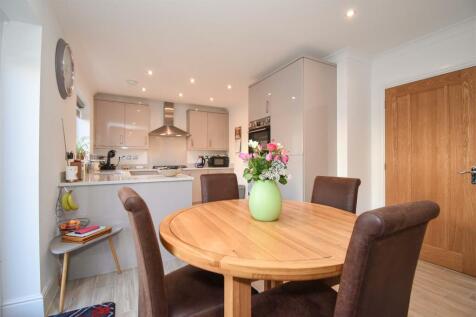 2 Freesia Gardens Dining Kitchen.jpg