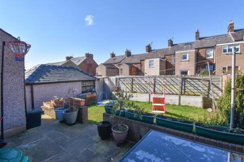 33 Croft Avenue Garden b.jpg