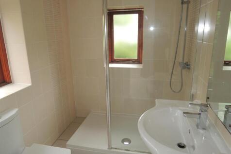 farriers cottage shower room 1.JPG