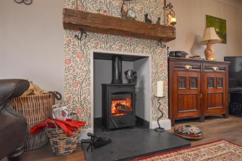 12 Croft Place Living Room c.jpg