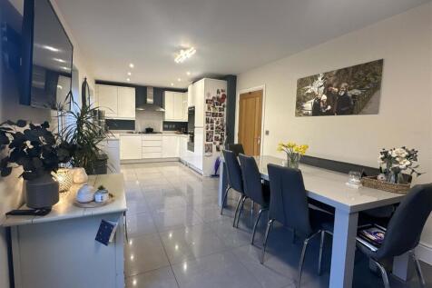Dining Kitchen Day Room