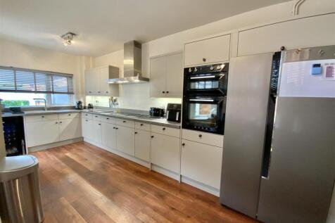 Kitchen/ Breakfast Room