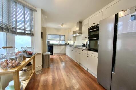 Kitchen/ Breakfast Room