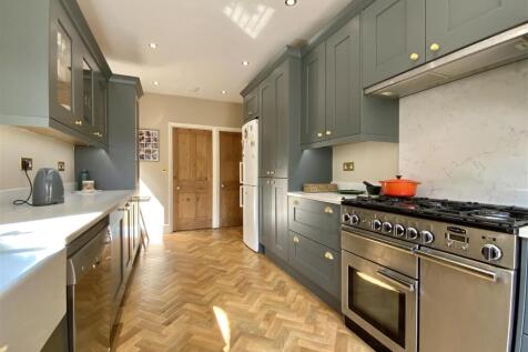 Kitchen/ Breakfast Room