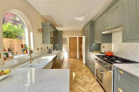 Kitchen/ Breakfast Room