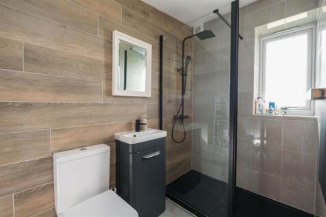 Bedroom 3 - En-suite