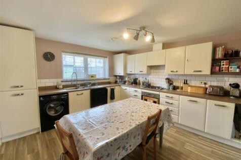 Kitchen/ Dining Room