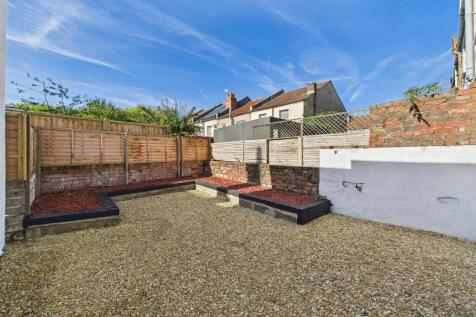 11 - Two bedroom terraced house.jpg
