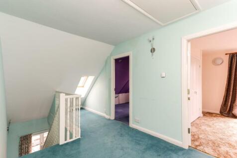 18-30   2nd floor landing.jpg