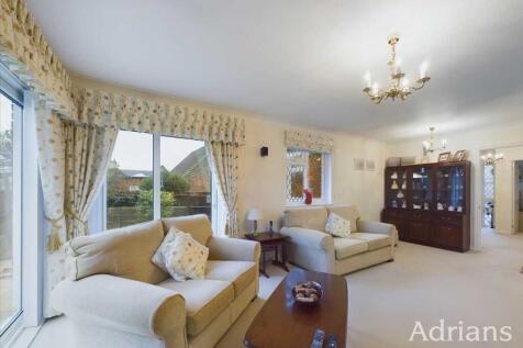 LOUNGE / DINING ROOM