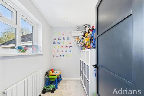 PLAY ROOM / STUDY