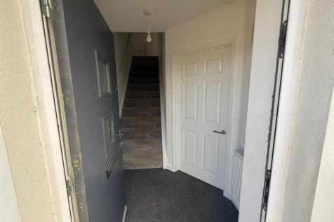 Entrabce Hallway 1.jpg