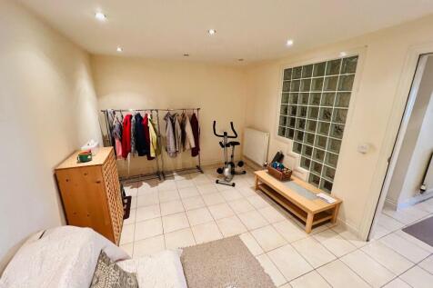 Bedroom 5/Study