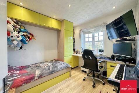 BEDROOM 2