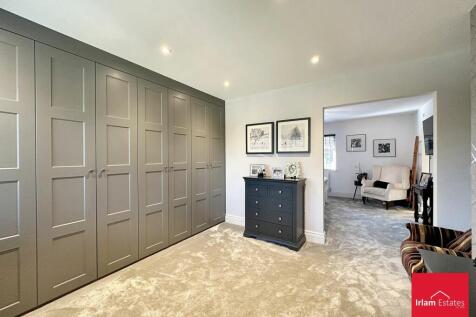 Dressing room/potential 4th room