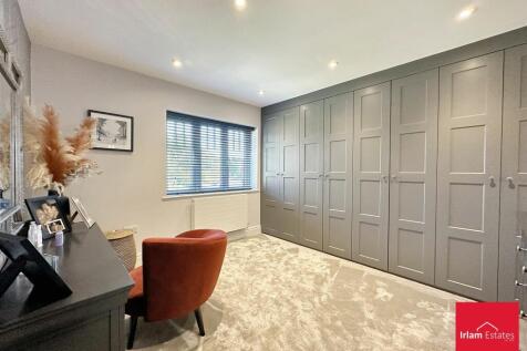 Dressing room/potential 4th room