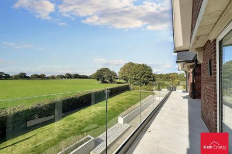 Bedroom 1/Dresser/Ensuite