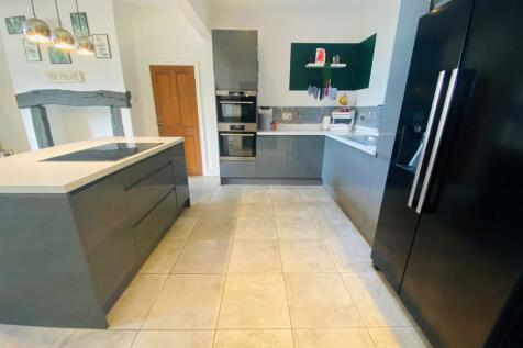 Kitchen/ Dining Room