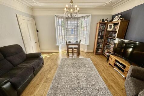 SITTING/DINING ROOM
