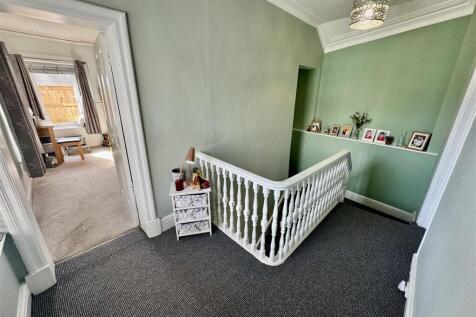 FIRST FLOOR LANDING
