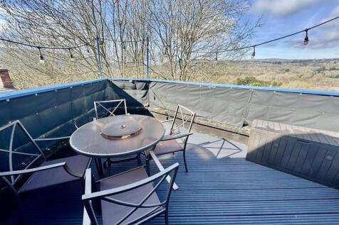 PRIVATE BALCONY VIEWS