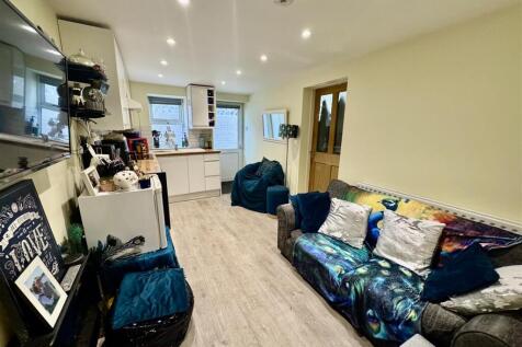 KITCHEN/LIVING SPACE