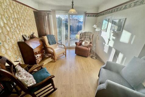 Sitting/ Dining Room