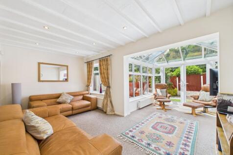 Lounge through to conservatory