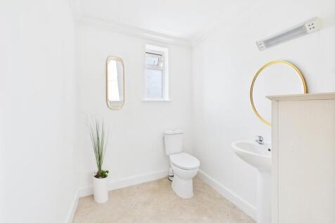 En-suite WC (Virtually Furnished)