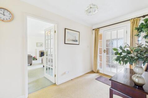 Entrance Hallway through to Lounge/Dining Room