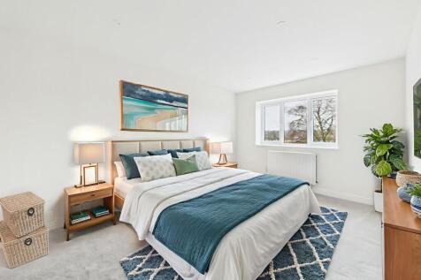 Principal Bedroom (Virtually Furnished)