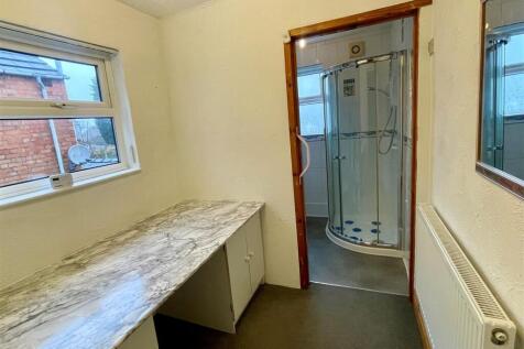 bedroom 3 / dressing room