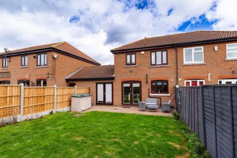 3 Green Close (24).jpg