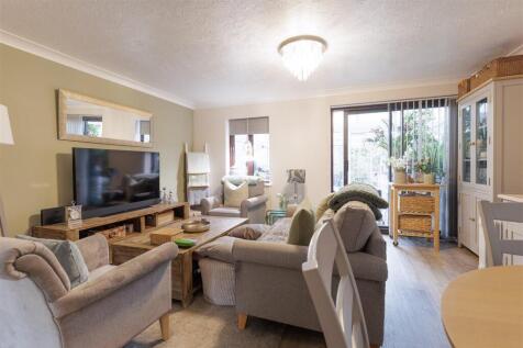 9  Green Close (6).jpg