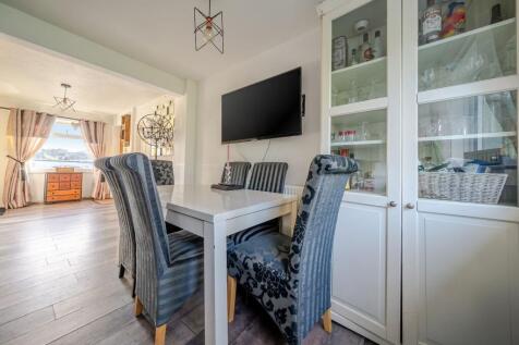 Kitchen/ Dining Room