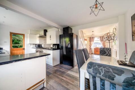 Kitchen/ Dining Room