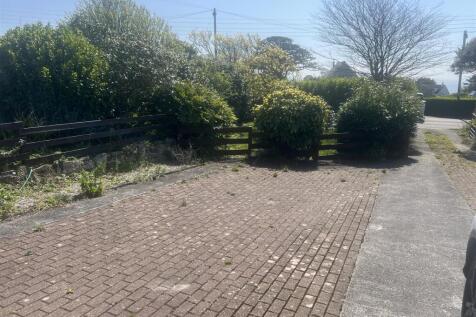 Detached Garage &amp; Drive