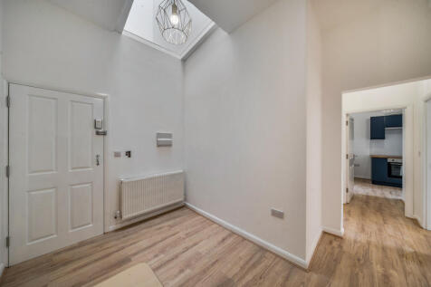 1372751-7-68f8d7e...