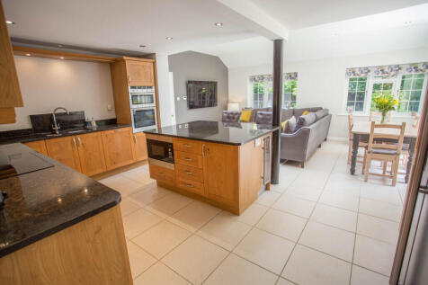 Kitchen/breakfast/family Room