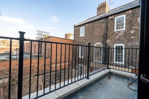 show flat out back-13.jpg