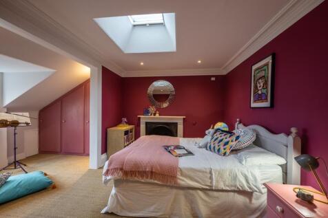 Bedroom photograph 2