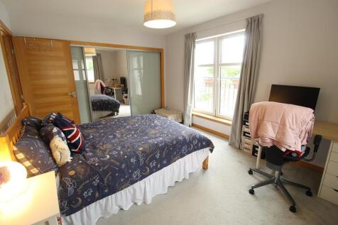 Bedroom 2 photograph 2