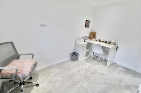 Dressing Area in Bedroom 2