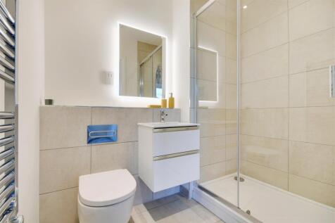 The Stour En suite.jpg