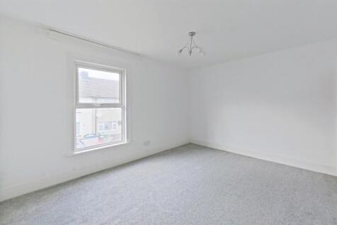 Bedroom 1 (1)_pe.jpg