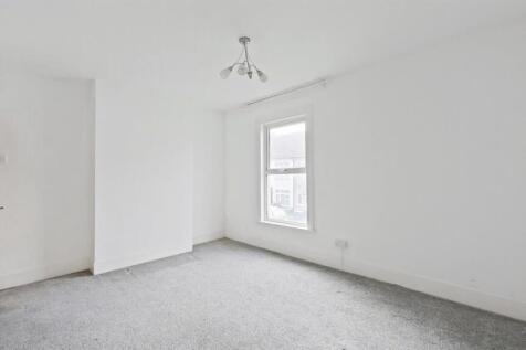 Bedroom 1 (2)_pe.jpg