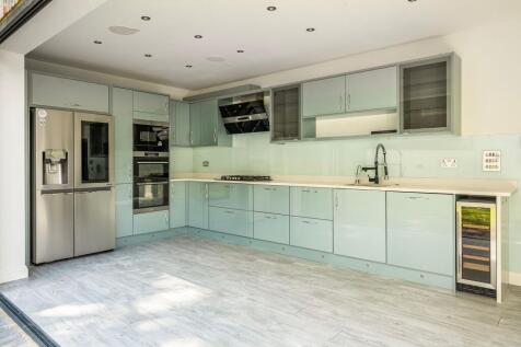 Kitchen/ Dining Room